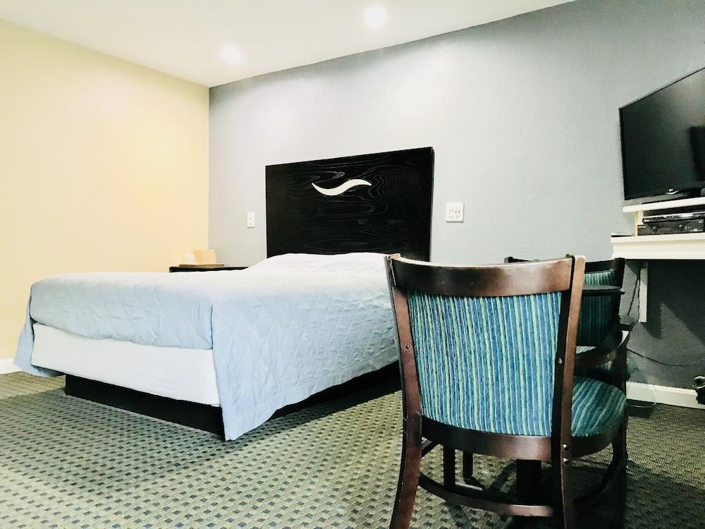 Chisholms Motor Inn photo 8