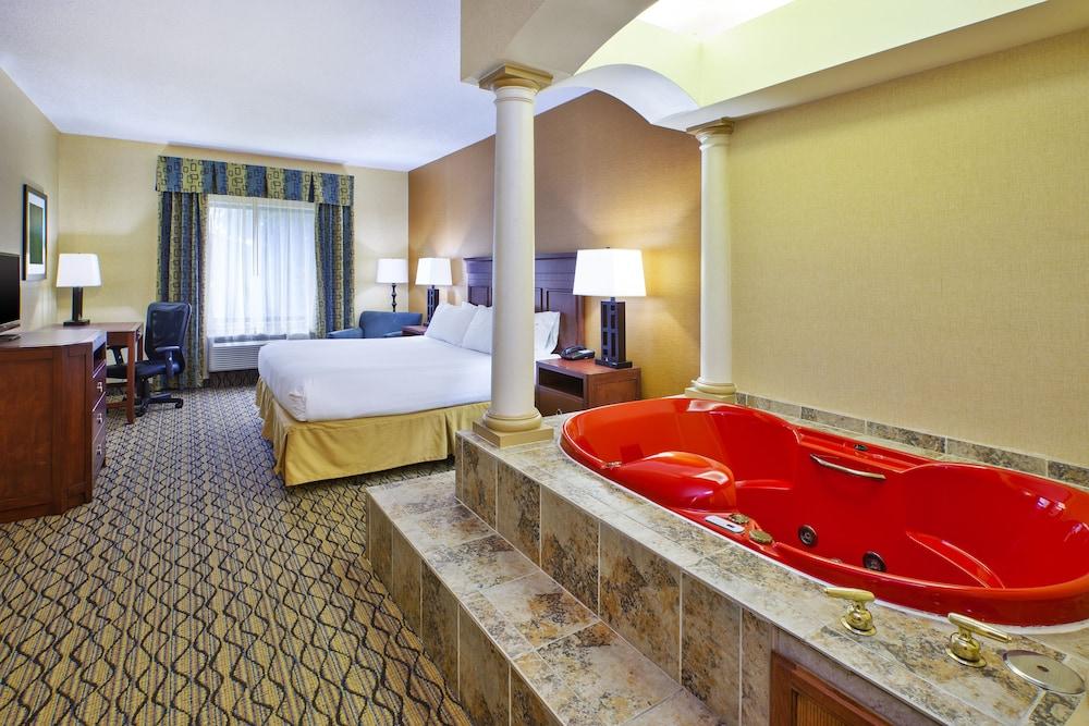 Holiday Inn Express Hotel & Suites Belleville by IHG photo 3
