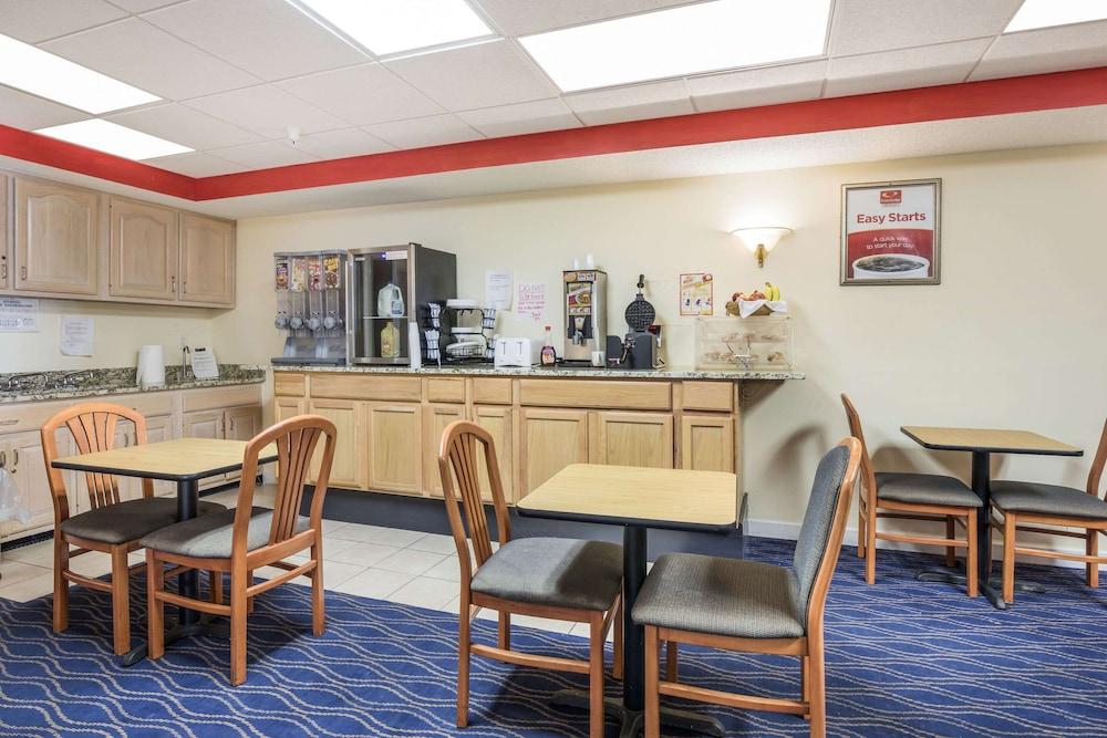 Econo Lodge Morristown West photo 21