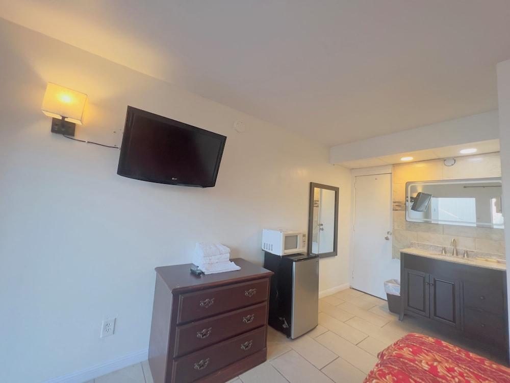Dry Dock Motel photo 9