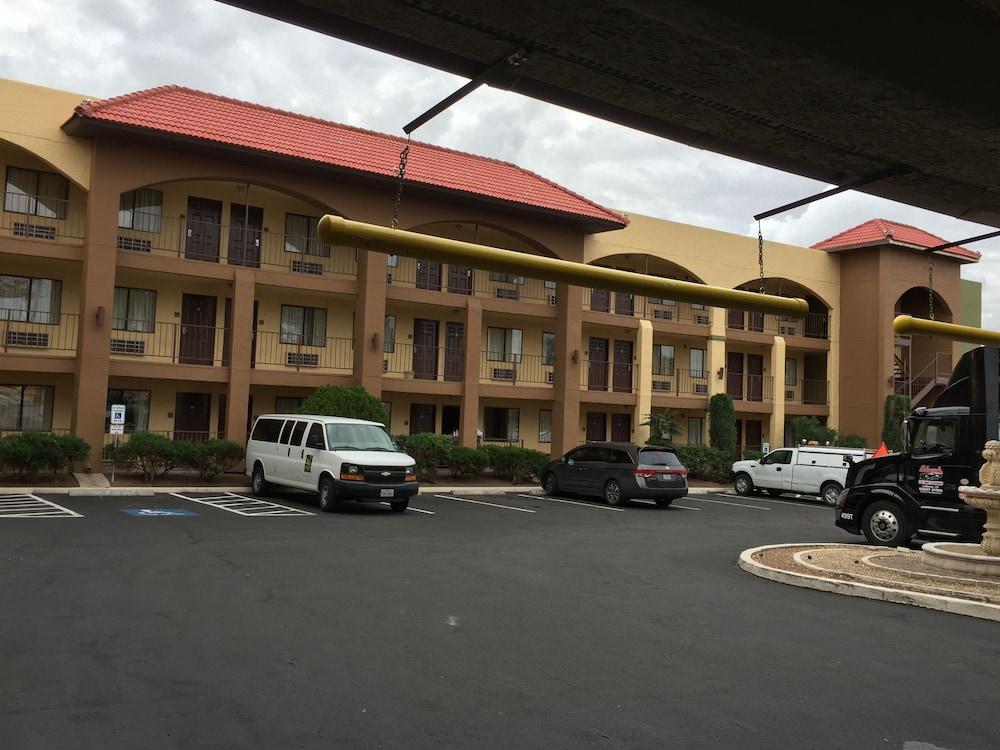 Quality Inn Airport East photo 29