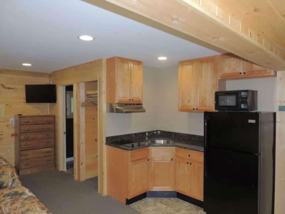 Lake George Diamond Cove photo 48
