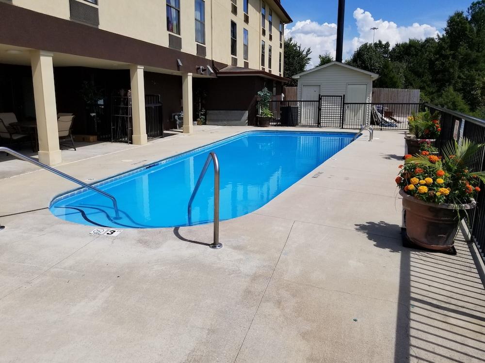 Clarion Pointe photo 40