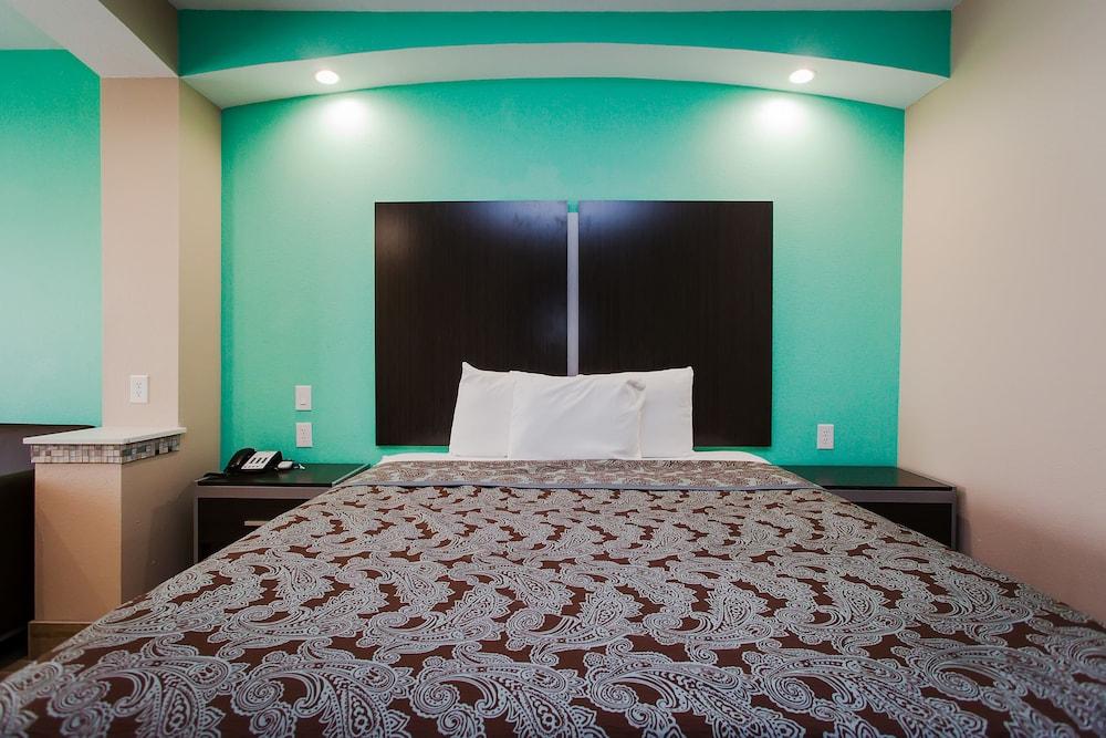 Palace Inn and Suites - Willowbrook Mall photo 9