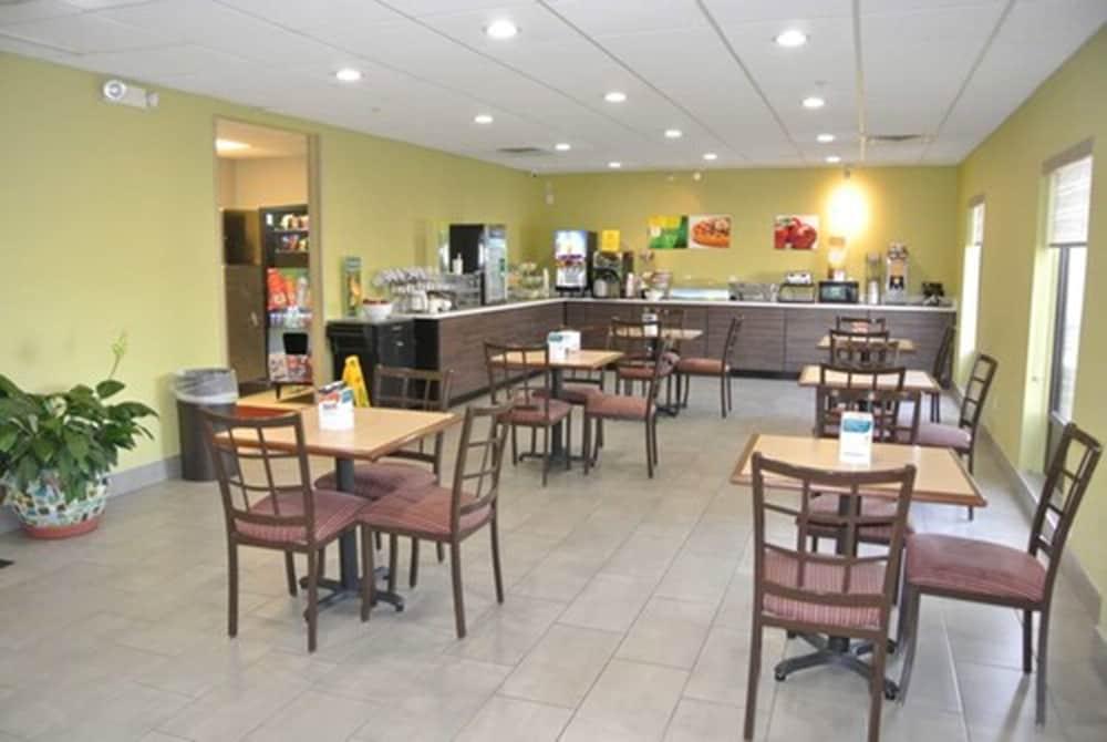 Quality Inn & Suites Arnold - St Louis photo 35