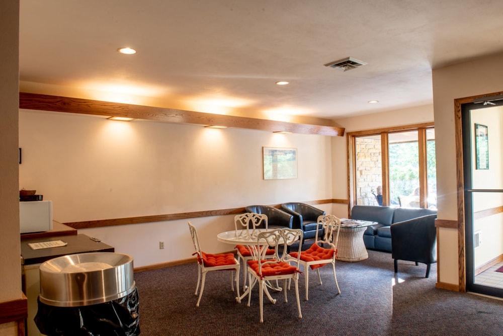 Spring Valley Inn photo 38