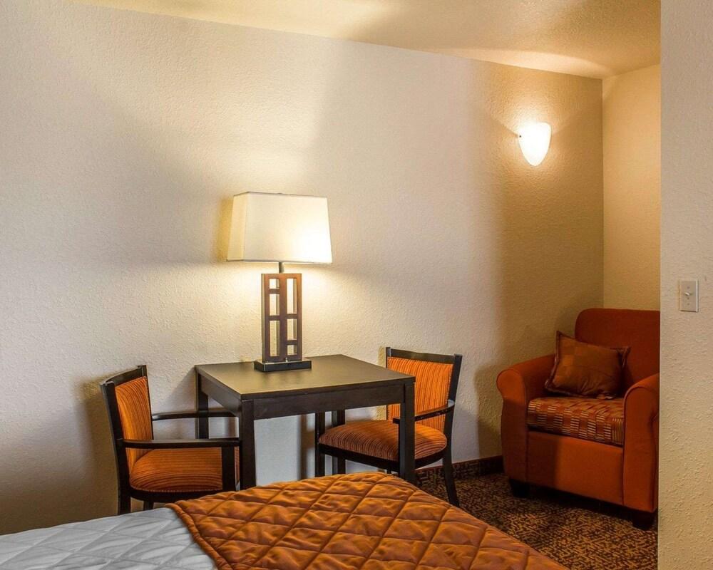 Rodeway Inn Milford photo 20
