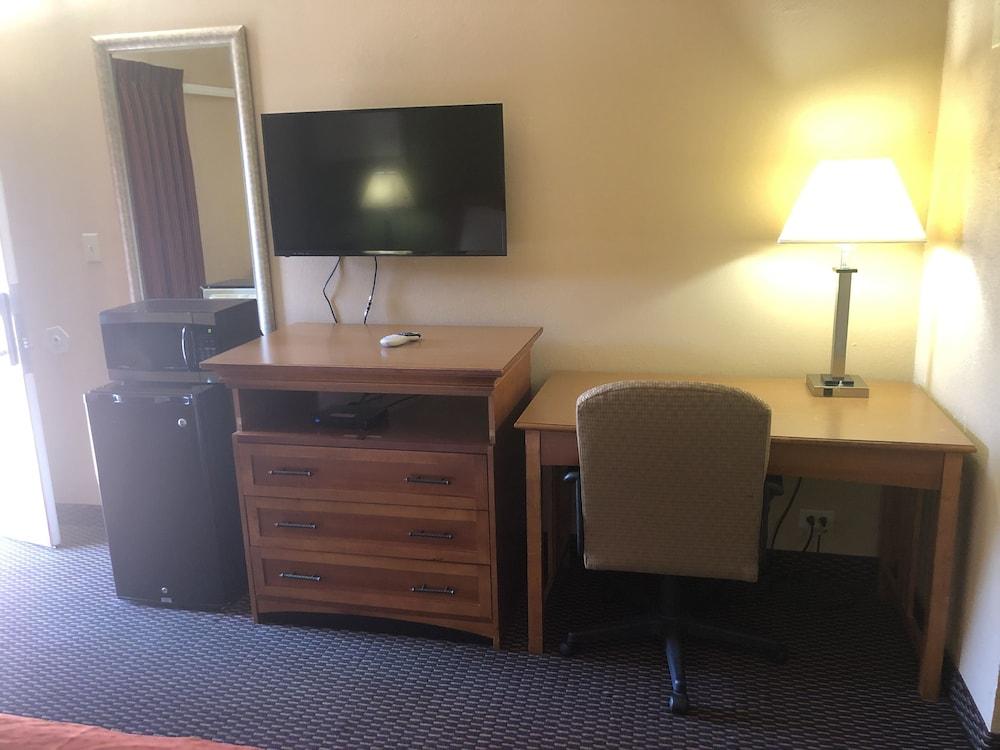 Relax Inn Guin photo 2