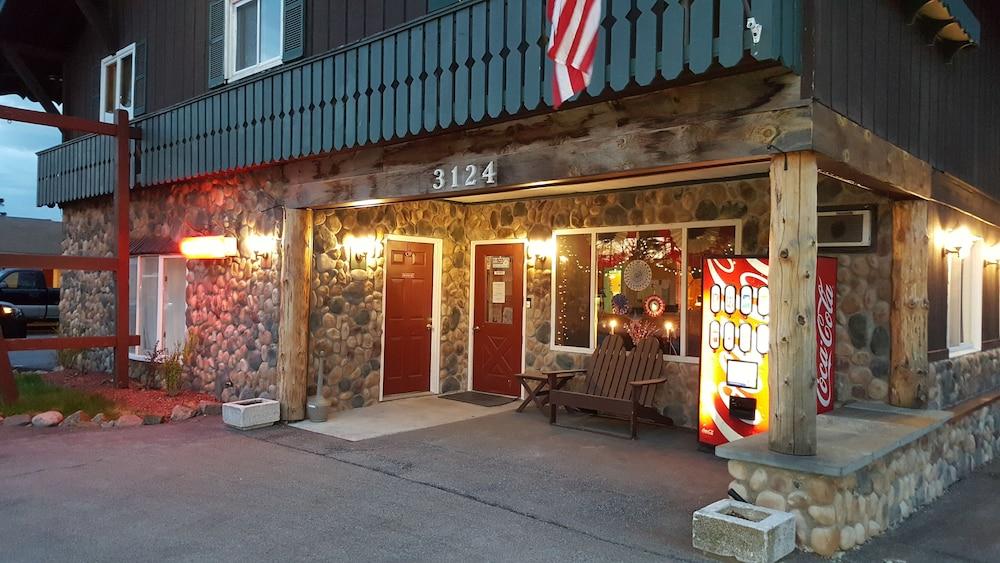 Clark's Beach Motel photo 4