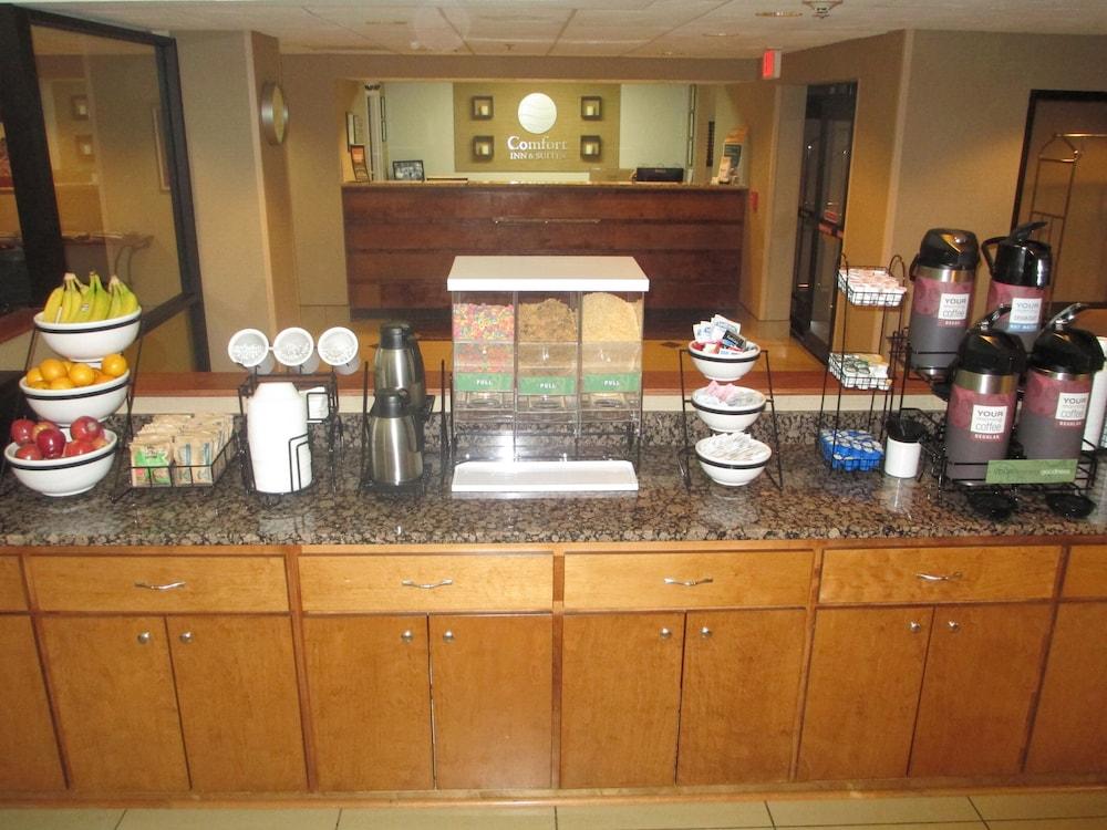 Comfort Inn & Suites Thomson photo 25