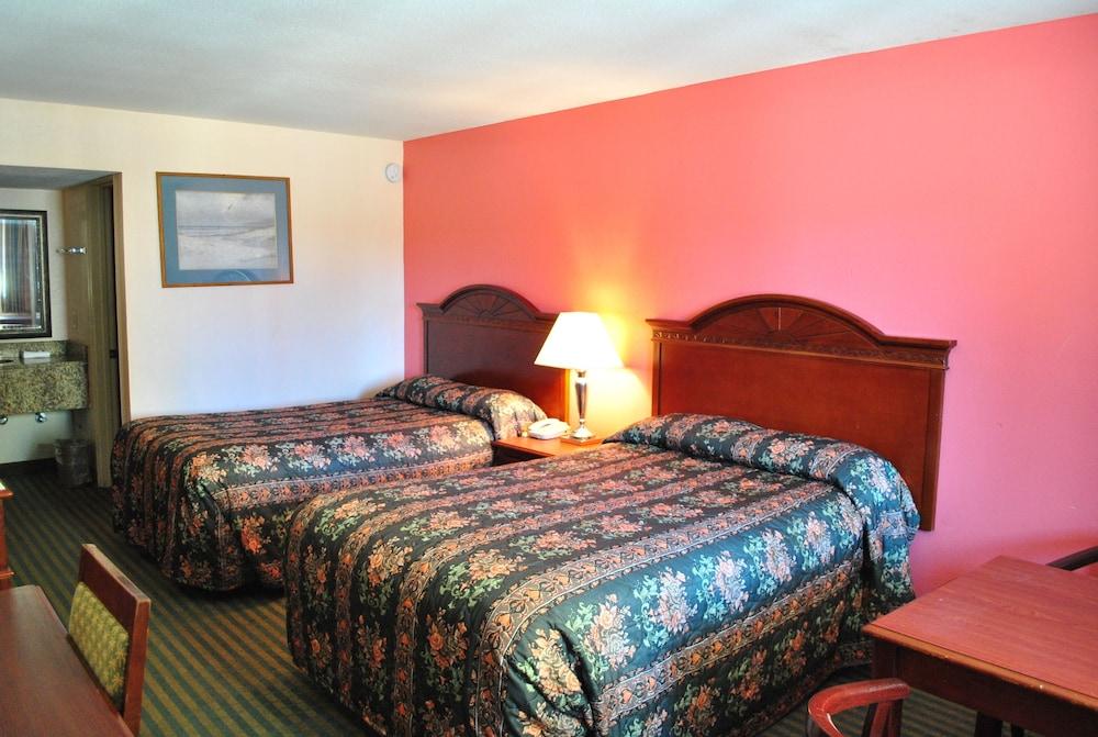 Coconut Grove Motor Inn photo 2
