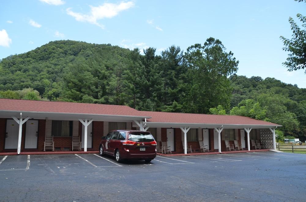 Travelowe's Motel photo 42