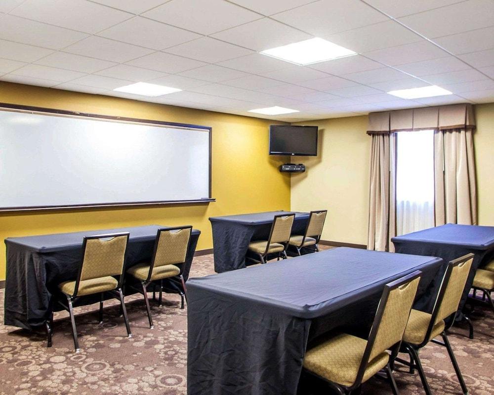 Quality Inn & Suites Peoria North photo 43
