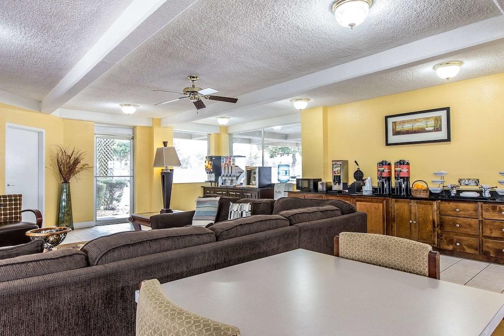 Econo Lodge Byron near Historic District - Warner Robins photo 32