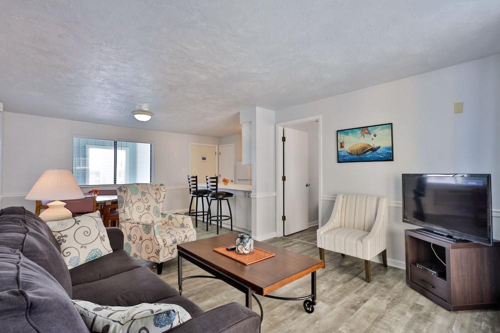Coastal Waters Inn photo 100