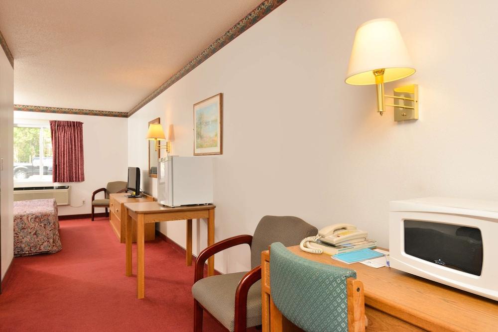 Americas Best Value Inn & Suites Clear Lake photo 7