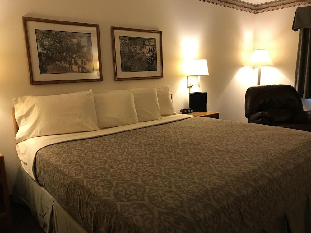 FairBridge Inn & Suites in Thorp, WI photo 8