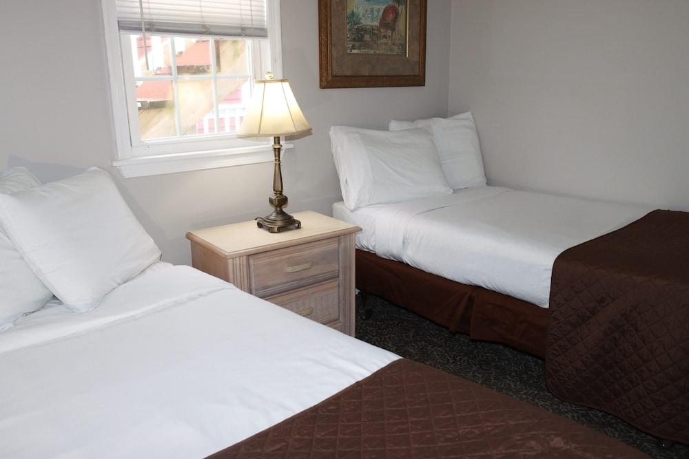 The Burgundy Inn photo 32