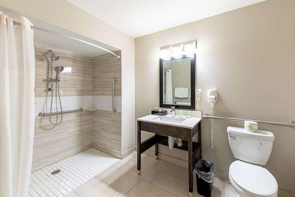 Quality Inn Mishawaka - South Bend photo 8