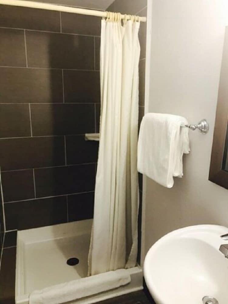 Kings Row Inn photo 11