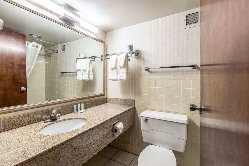 Quality Inn & Suites Albert Lea photo 33