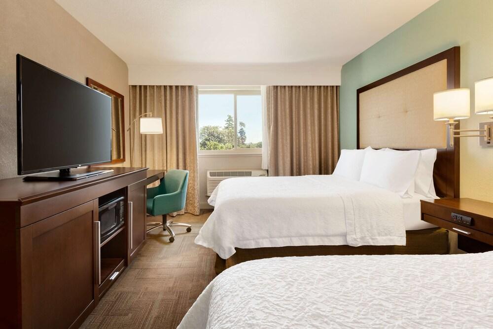 Hampton Inn Clackamas photo 21