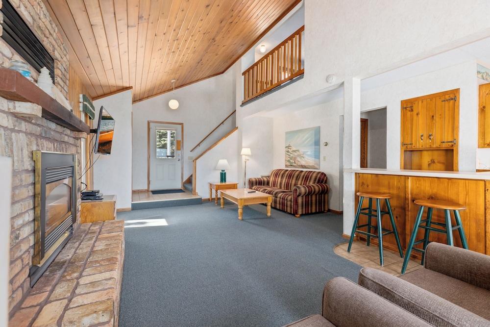 The Lodges at Breezy Point photo 78
