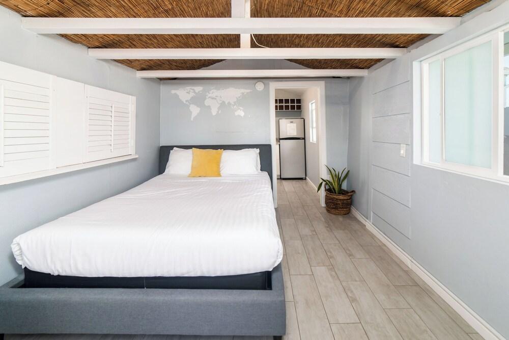 Pacific Bungalow photo 2