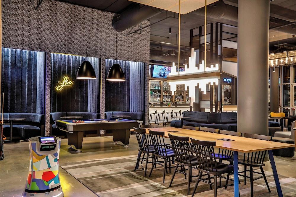Aloft Chicago Mag Mile photo 4
