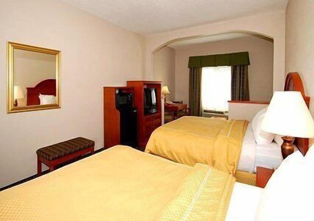 Comfort Suites Fairgrounds West photo 23