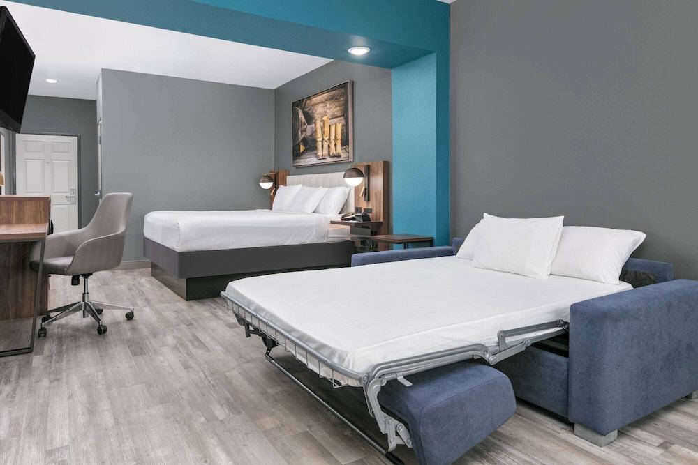 La Quinta Inn & Suites by Wyndham Decatur photo 32