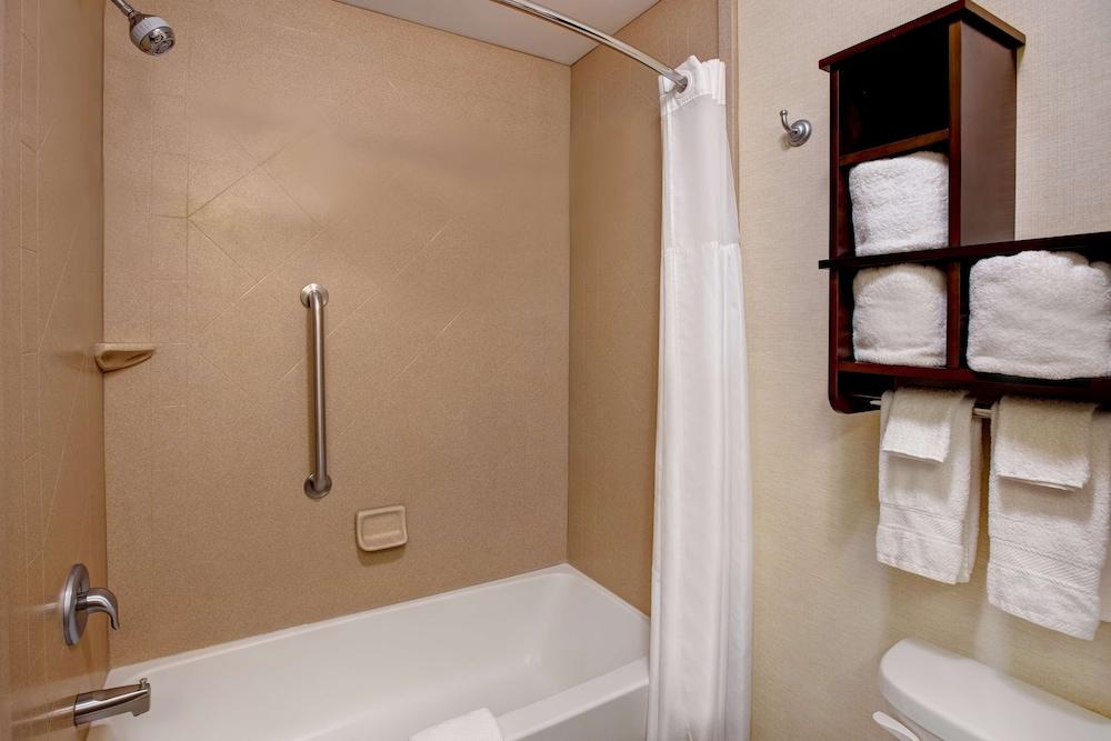 Hampton Inn DeKalb, IL photo 18