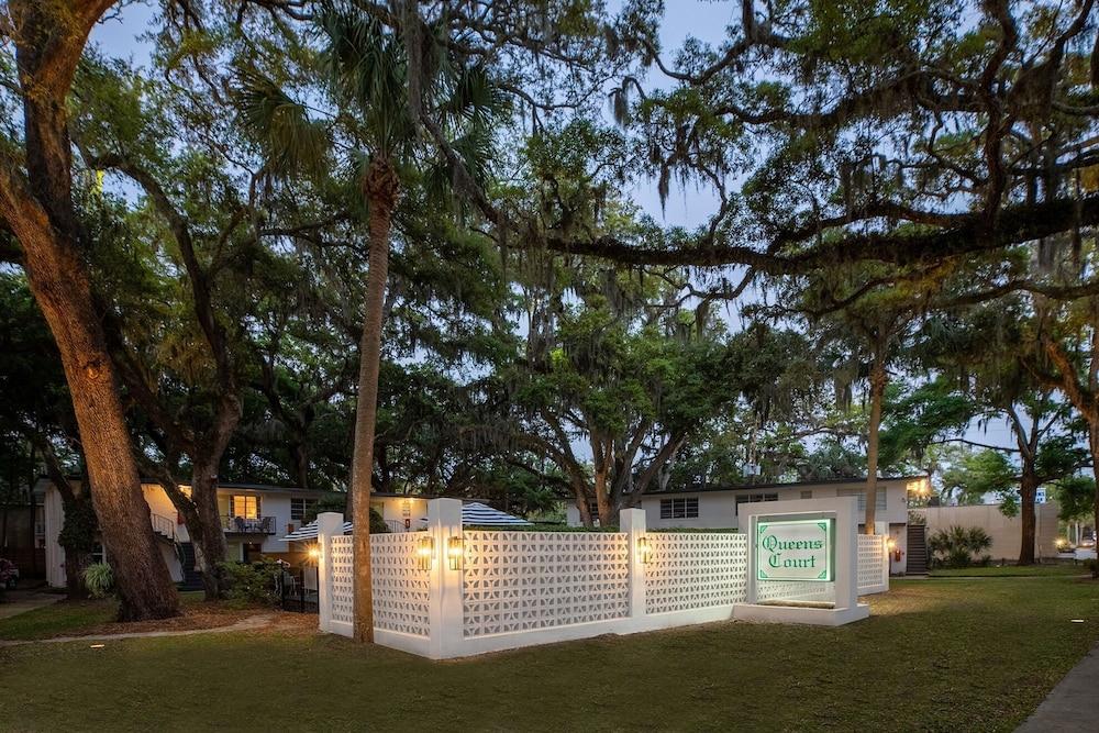 Queens Court — hotel in St. Simons Island