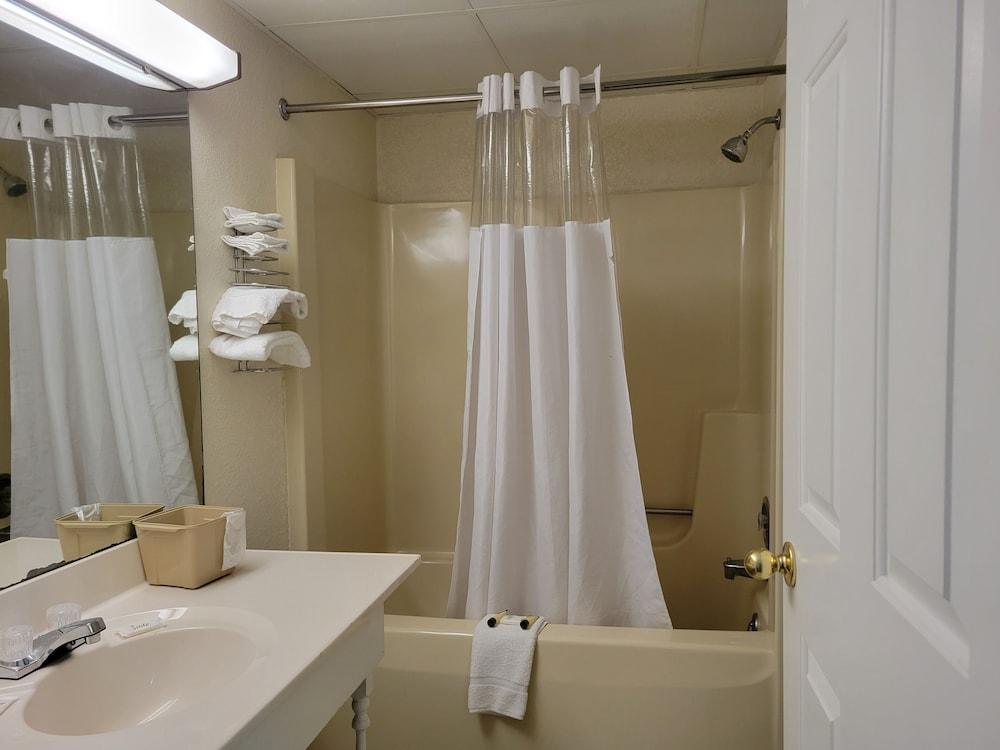 Surrey Inn Ashland photo 37