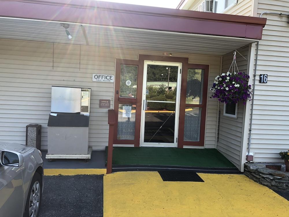 Claremont Motor Lodge photo 19