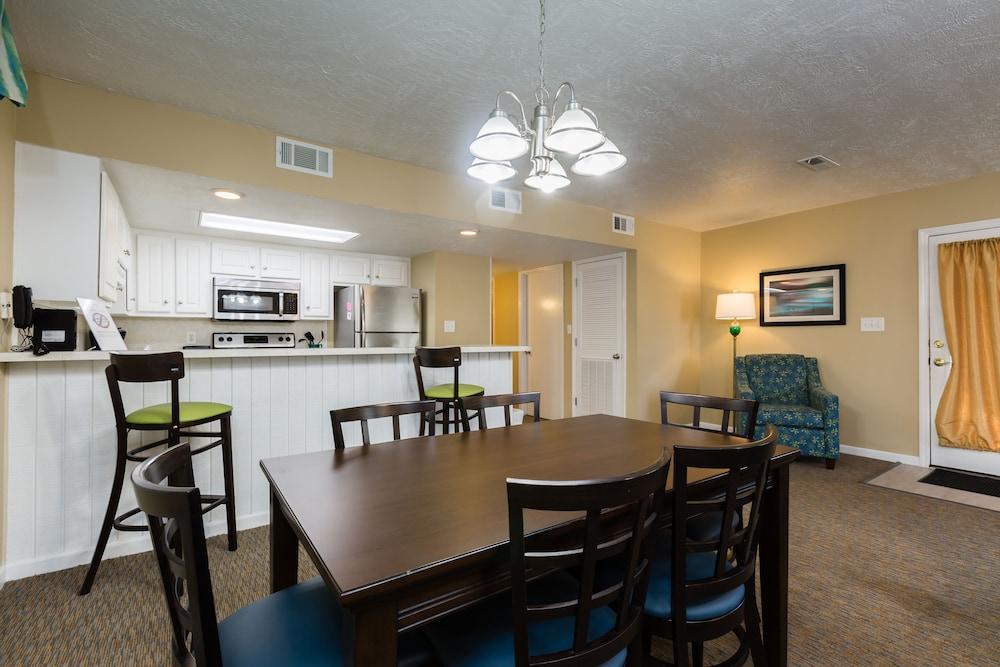 Country Club Villas photo 17