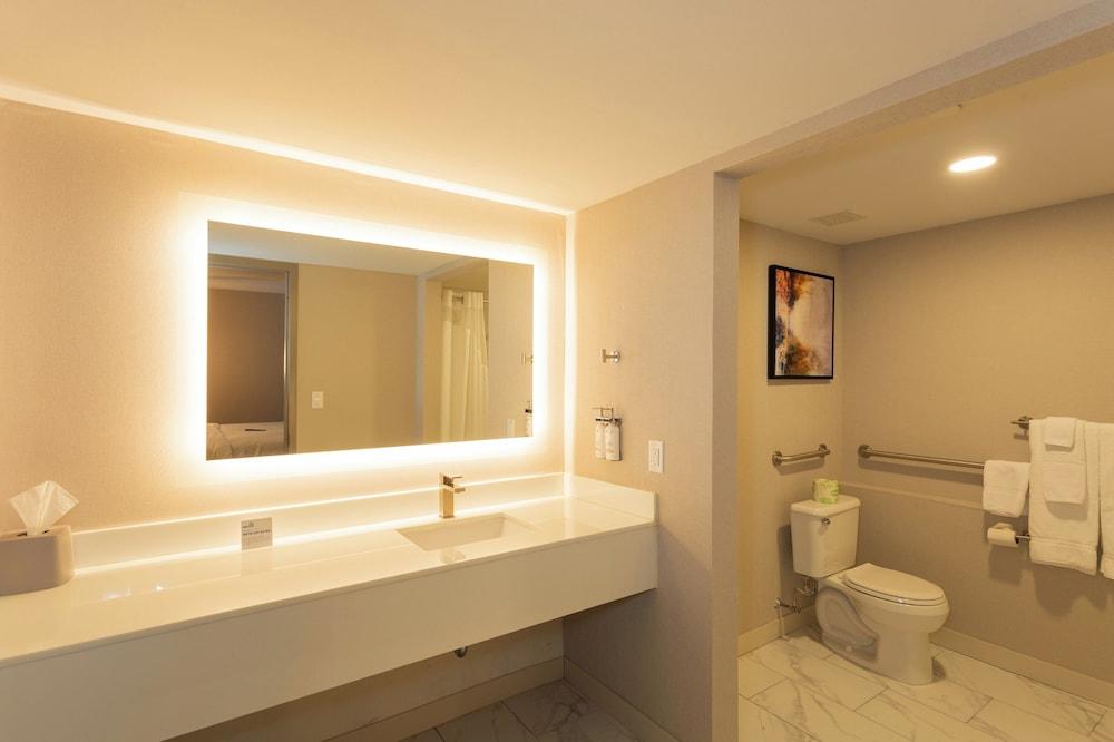 Holiday Inn Express New Rochelle by IHG photo 22