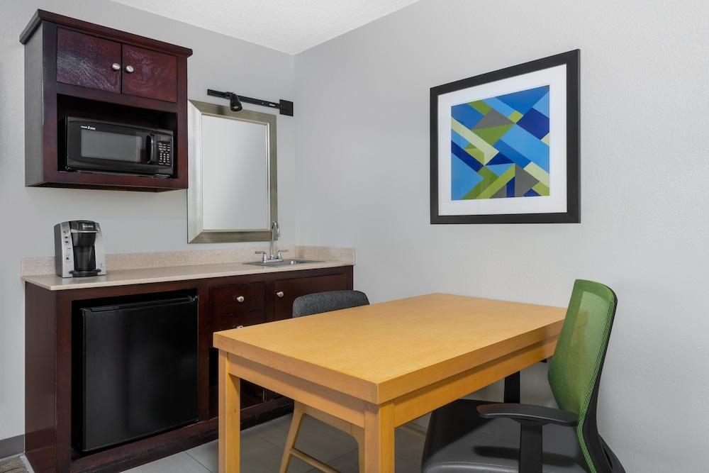 Holiday Inn Express & Suites Wheat Ridge-Denver West by IHG photo 11