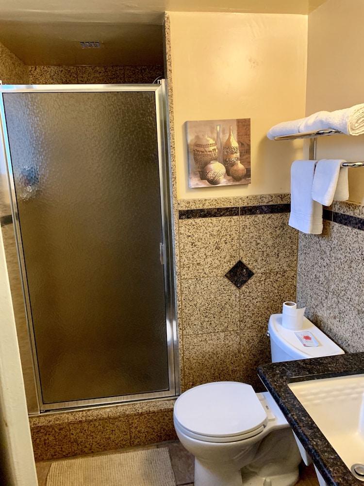Town & Country Motel photo 22