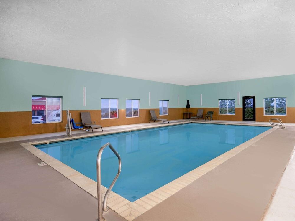 Baymont by Wyndham Limon photo 11
