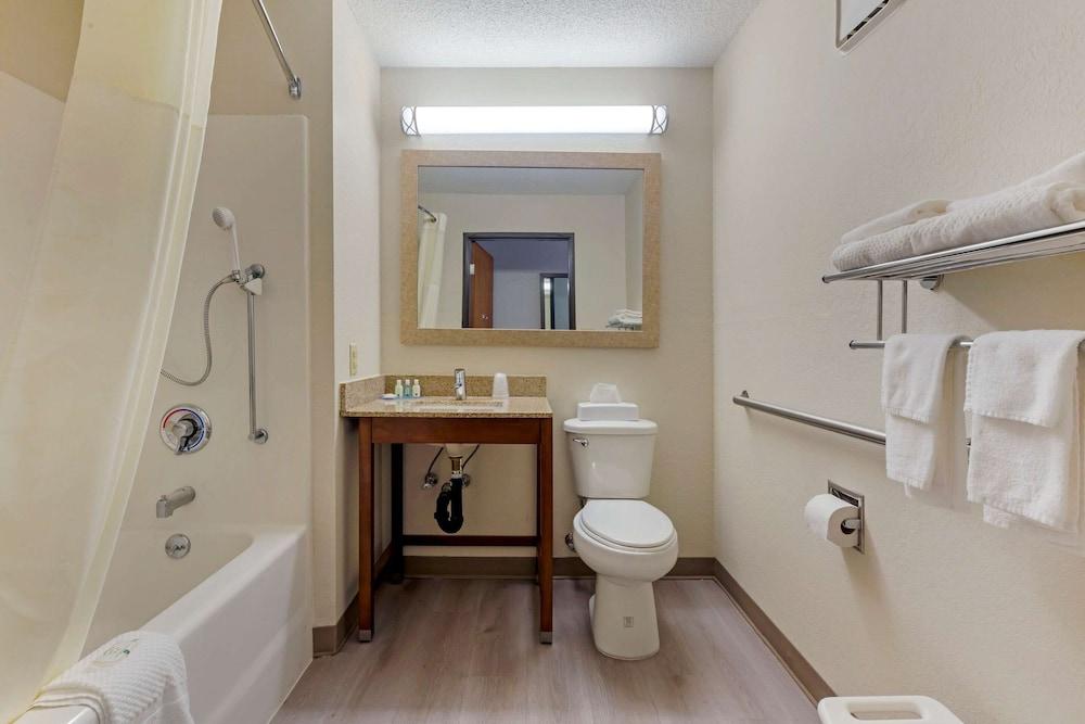 Quality Inn Lee - Lenox South photo 27