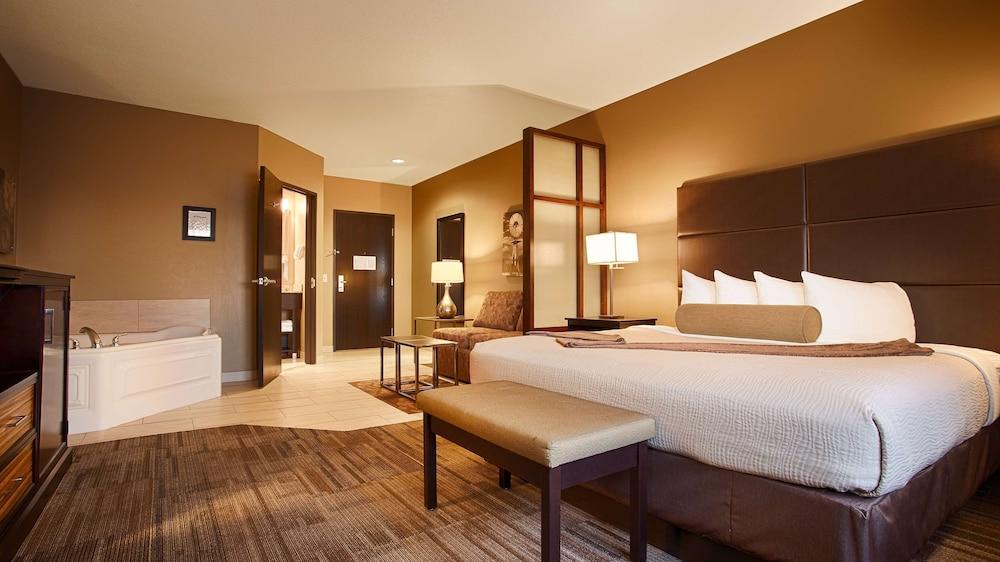 Best Western Plus Night Watchman Inn & Suites photo 2