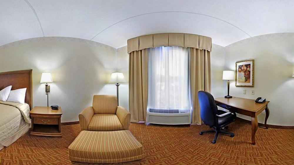 Spark by Hilton Woodbridge photo 1