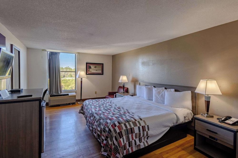 Clarion Pointe photo 24
