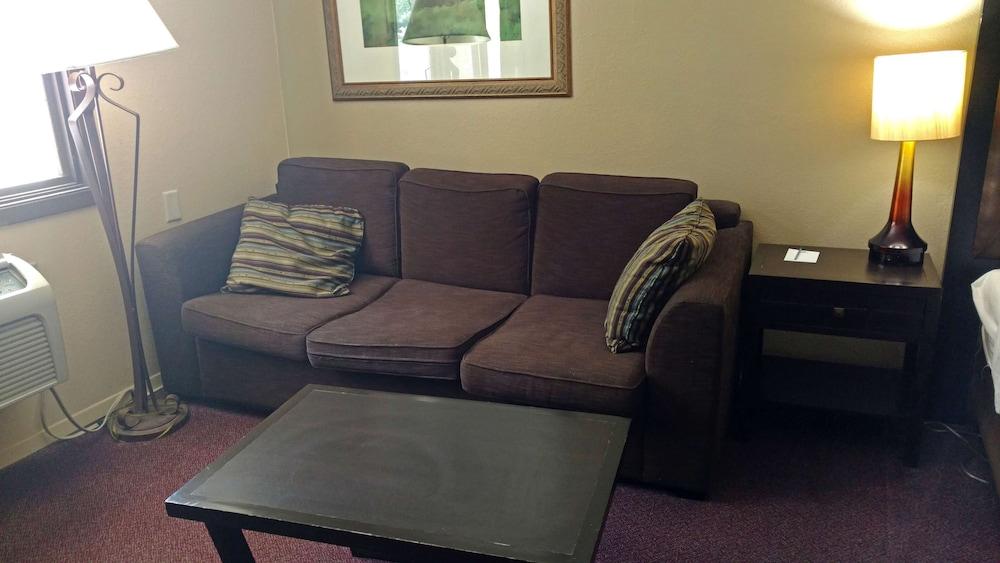 Americas Inn photo 13