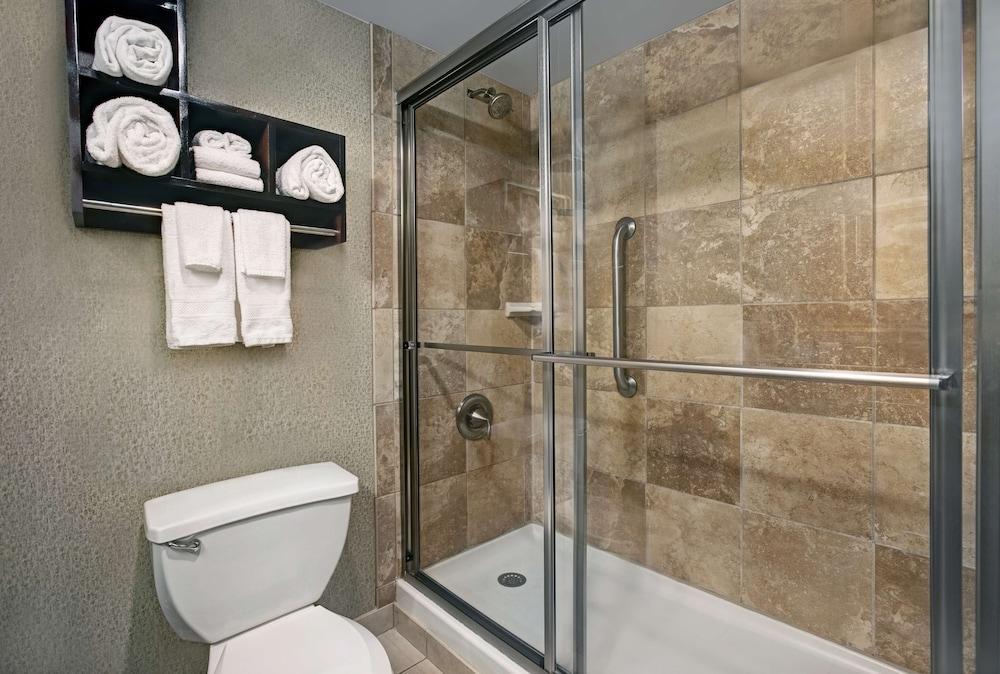 Hampton Inn Greenville I-385 - Woodruff Rd. photo 16