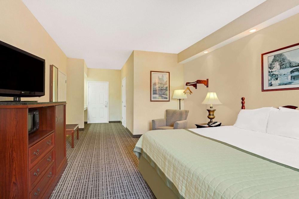 Baymont by Wyndham Pearl photo 4