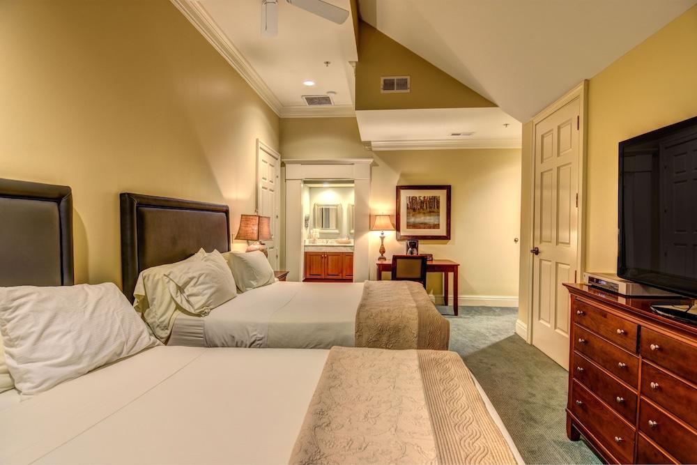 The Village at RiverLanding photo 24