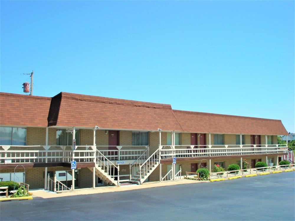 Country Meadow inn photo 1