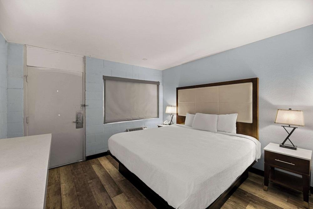 Rodeway Inn Midland South photo 16